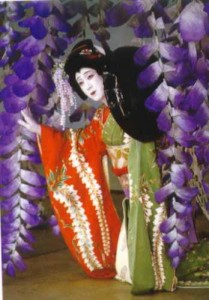 Tamasaburo Bando as the Wisteria Maiden, Fujimusume.